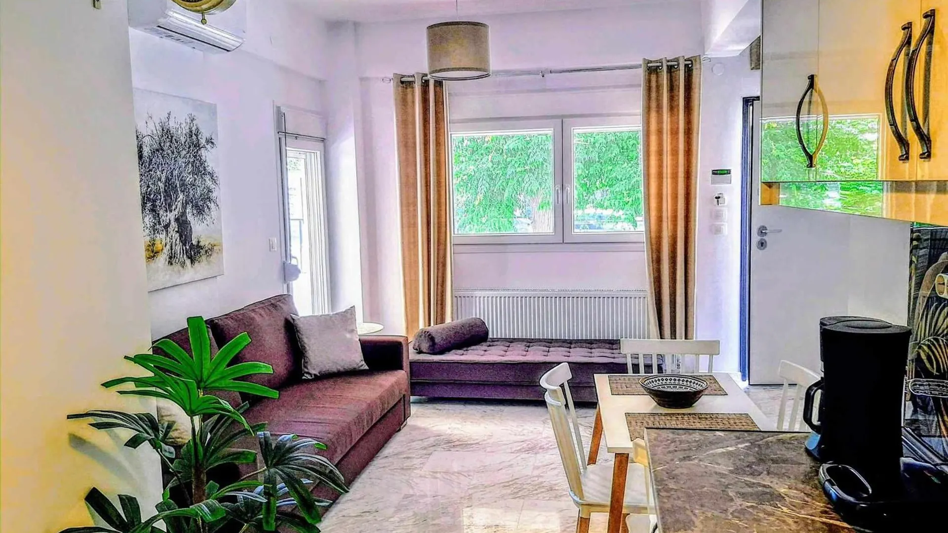Elaia Luxury Home location